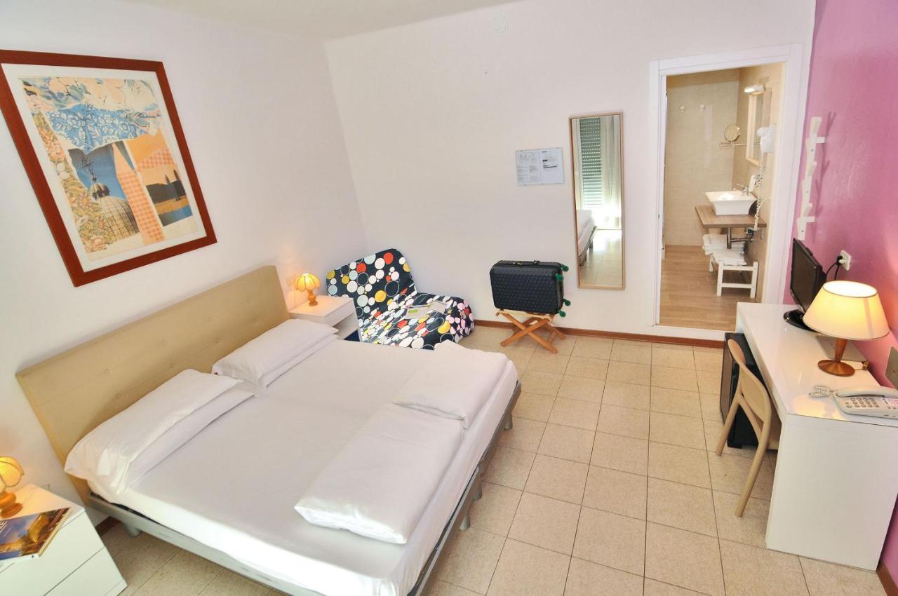 Hotel Nederland Caorle Extérieur photo