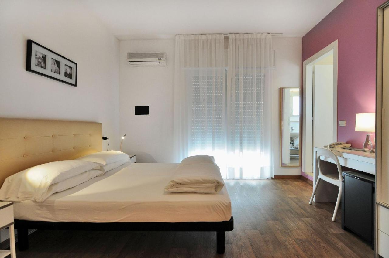 Hotel Nederland Caorle Extérieur photo