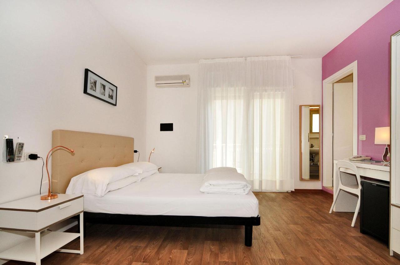Hotel Nederland Caorle Extérieur photo