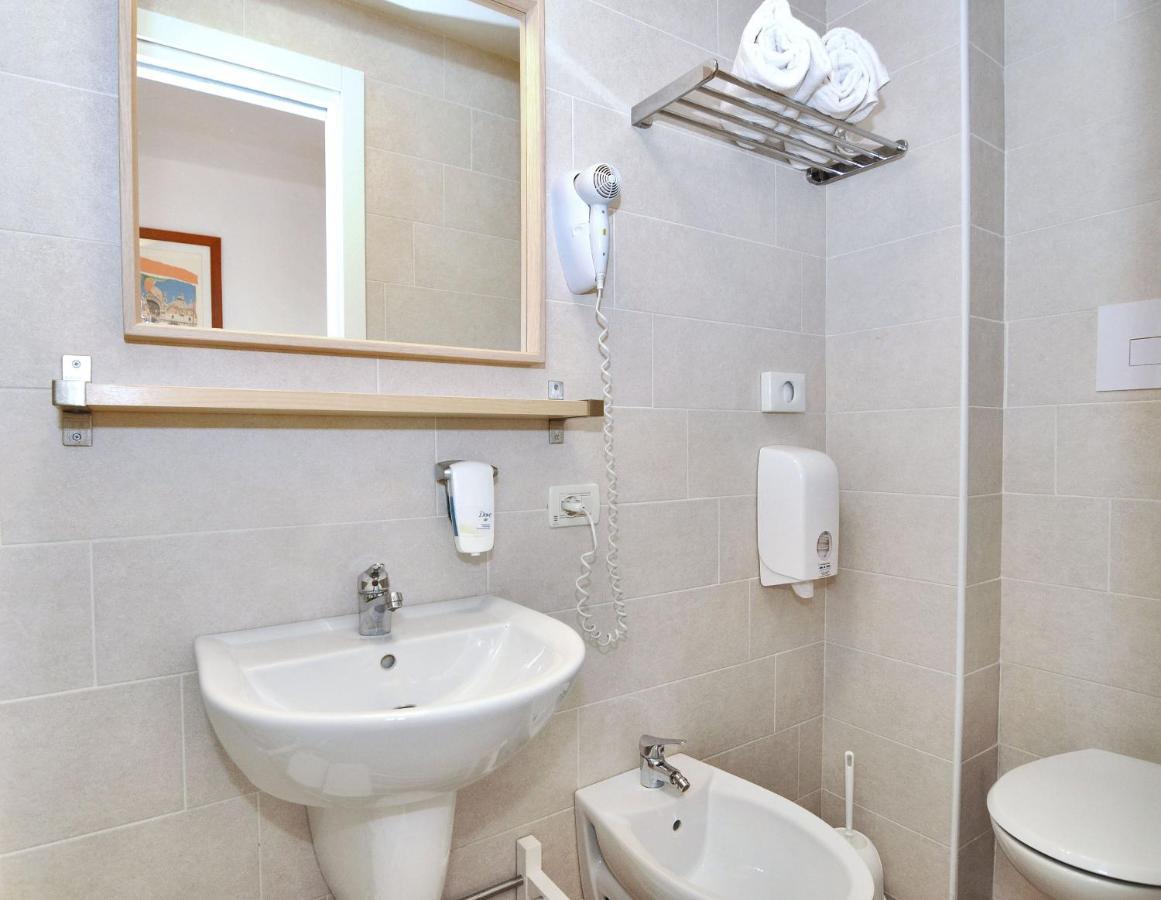 Hotel Nederland Caorle Extérieur photo