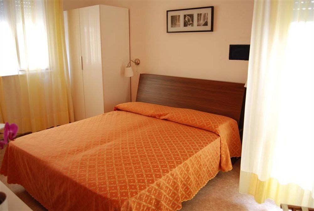 Hotel Nederland Caorle Extérieur photo