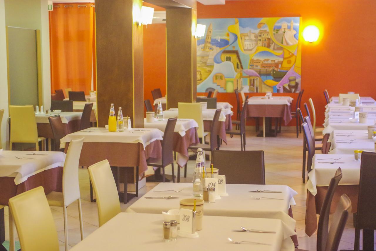 Hotel Nederland Caorle Extérieur photo