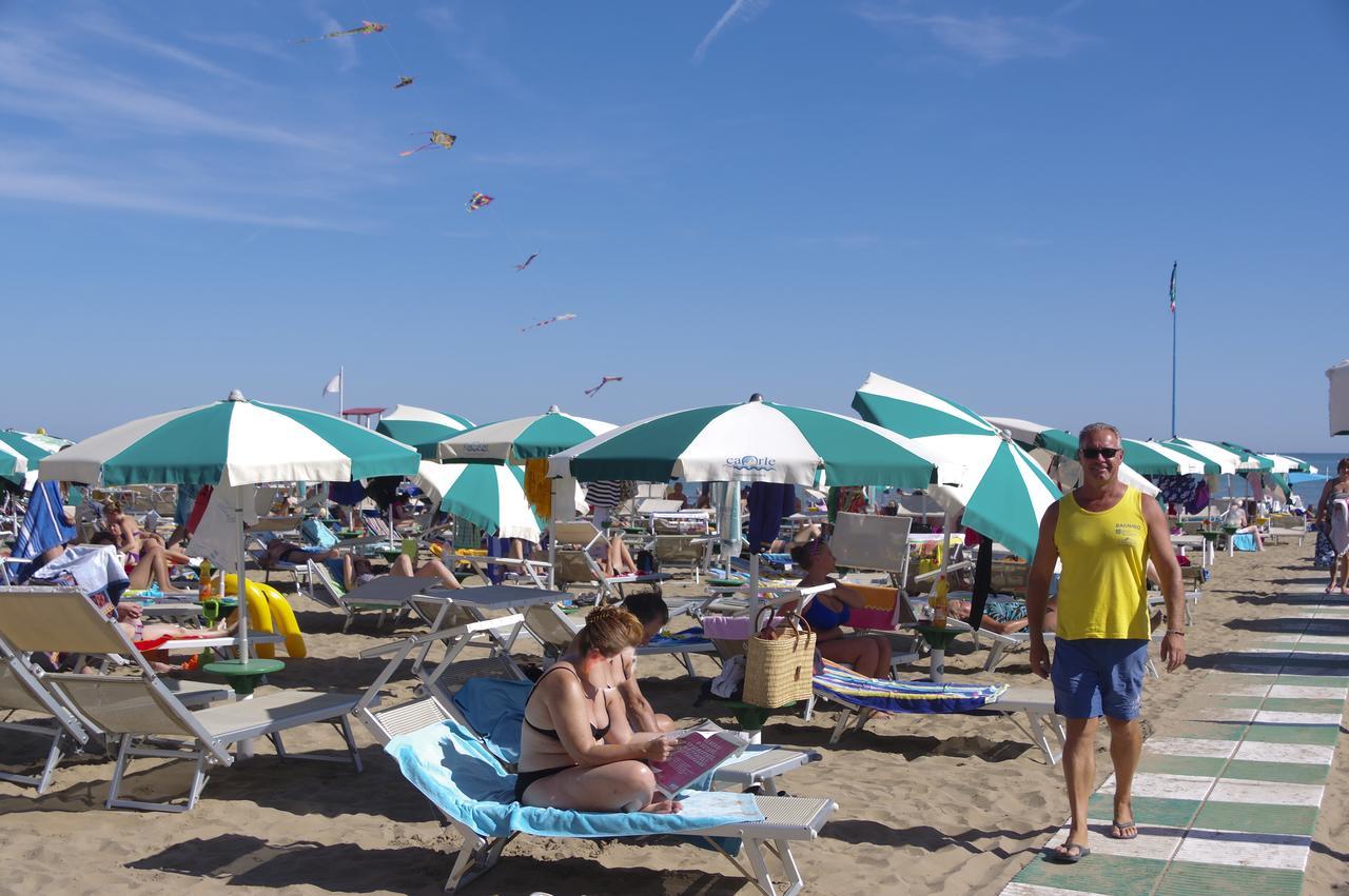 Hotel Nederland Caorle Extérieur photo